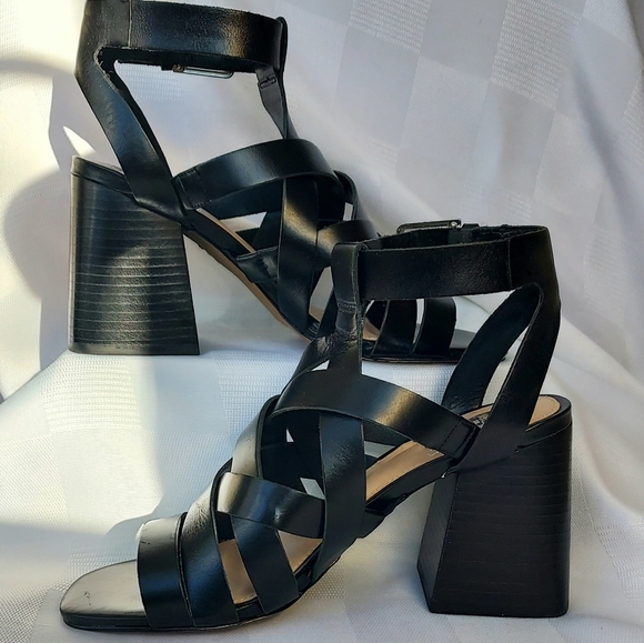 Vince Camuto Black Strappy Women's Sandals Size 5 NWT - Picture 2 of 13
